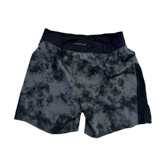 Men’s Under armor athletic shorts size large - Picture 2 of 2